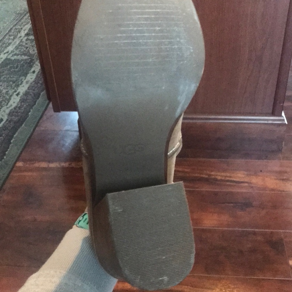 Women’s Ugg Bootie - Picture 8 of 8
